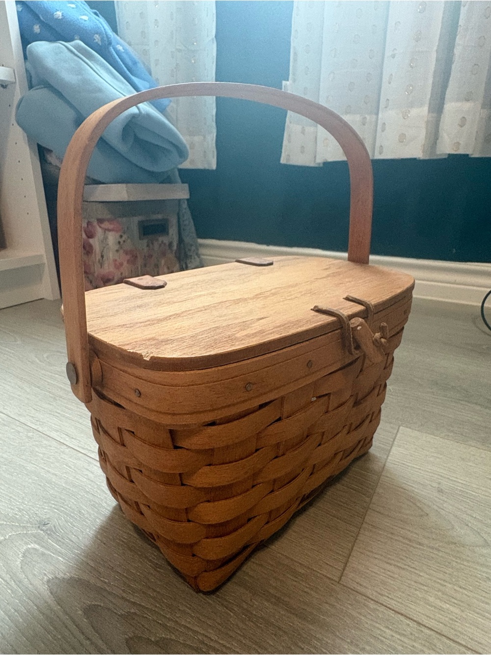 1993 Longaberger Small Picnic Basket - Picture 2 of 8